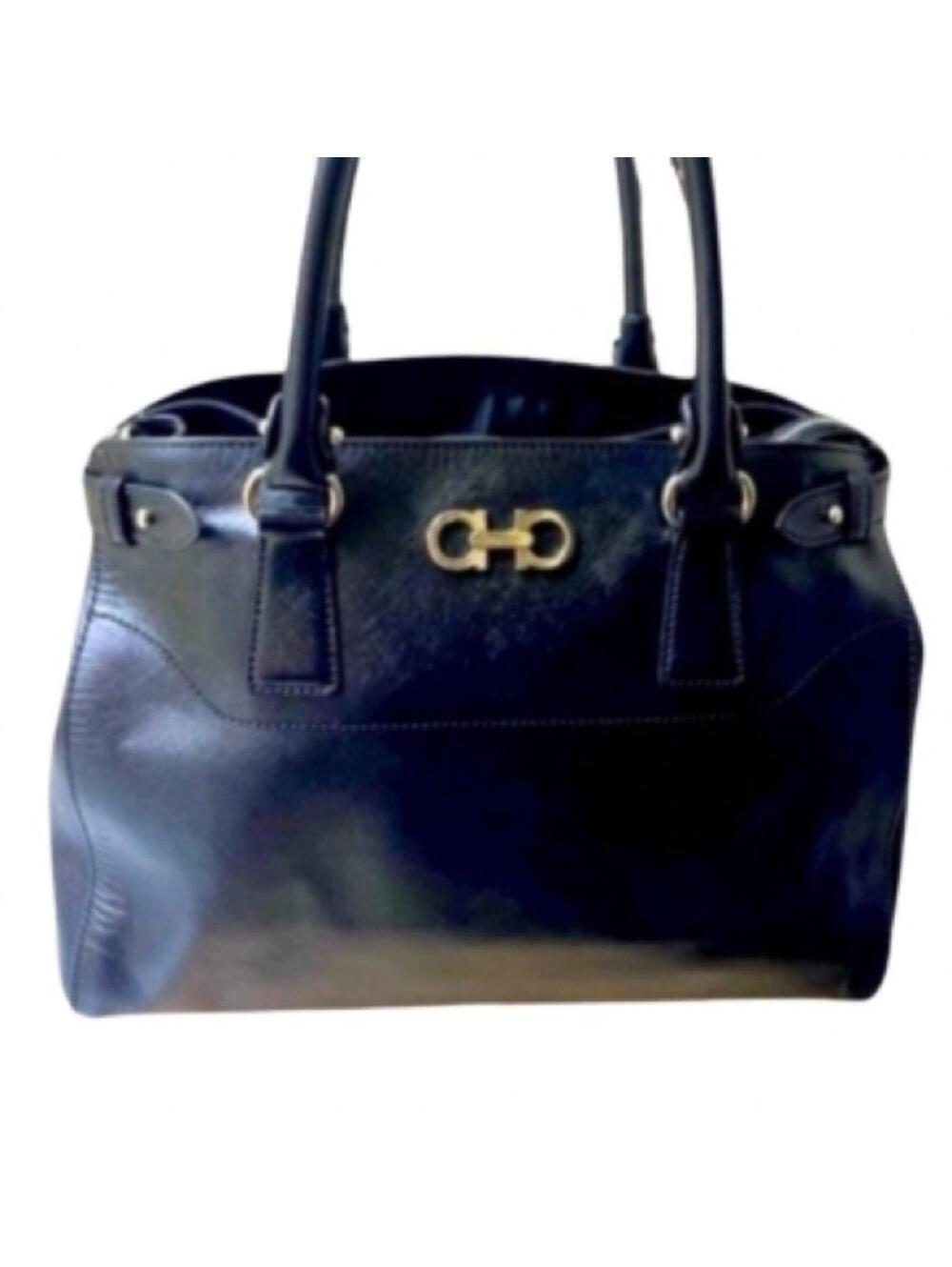 Salvatore Ferragamo Gancini Shoulder Bag GG-21D940 Black Leather